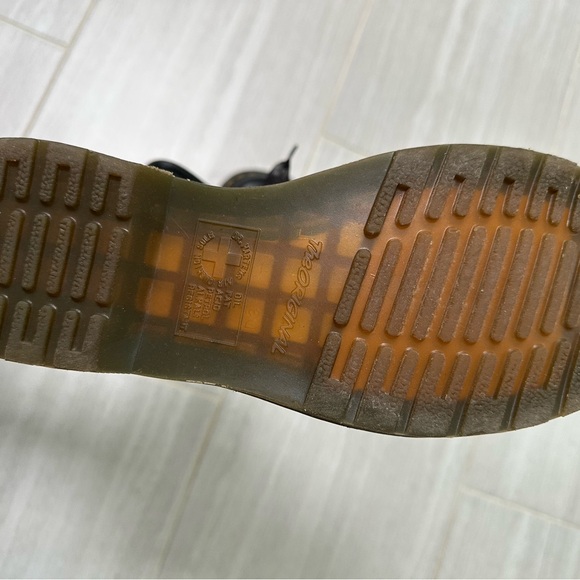 Dr Martens boots size 9 - Picture 5 of 8
